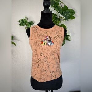 Winnie the Pooh Tank Top Muscle Tee Bordado All Over Print Durazno M
